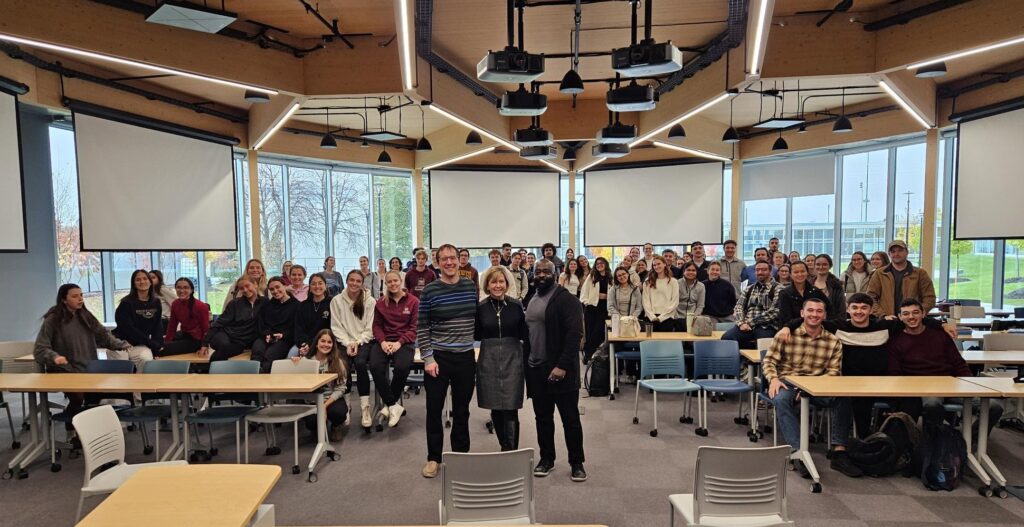 Courtney Bean, OPA President and Sarah Hutchison, OPA CEO joined by Stéphane Poitras at the University of Ottawa to connect with year 1 and year 2 physiotherapy students.